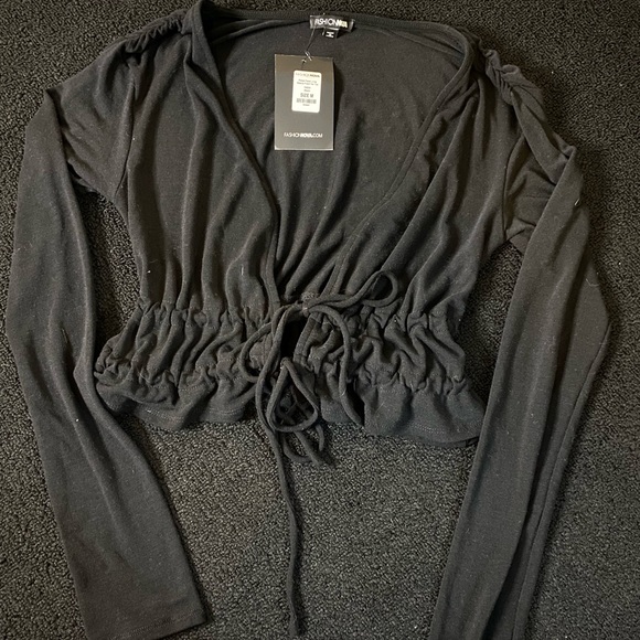 Black long sleeve front tie crop top, size medium - Picture 1 of 4